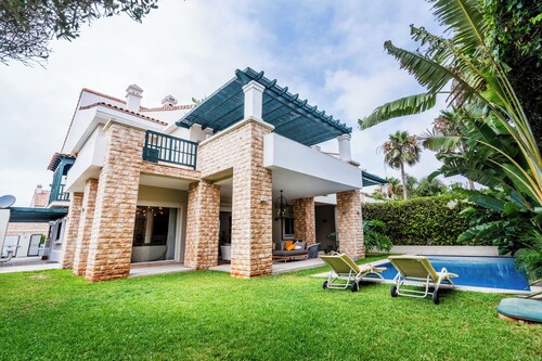 Exceptional Villa with Pool, Jacuzzi, and Sauna—2 Minutes from the Beach