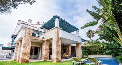 Exceptional Villa with Pool, Jacuzzi, and Sauna—2 Minutes from the Beach