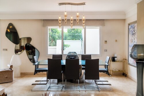 Exceptional Villa with Pool, Jacuzzi, and Sauna—2 Minutes from the Beach