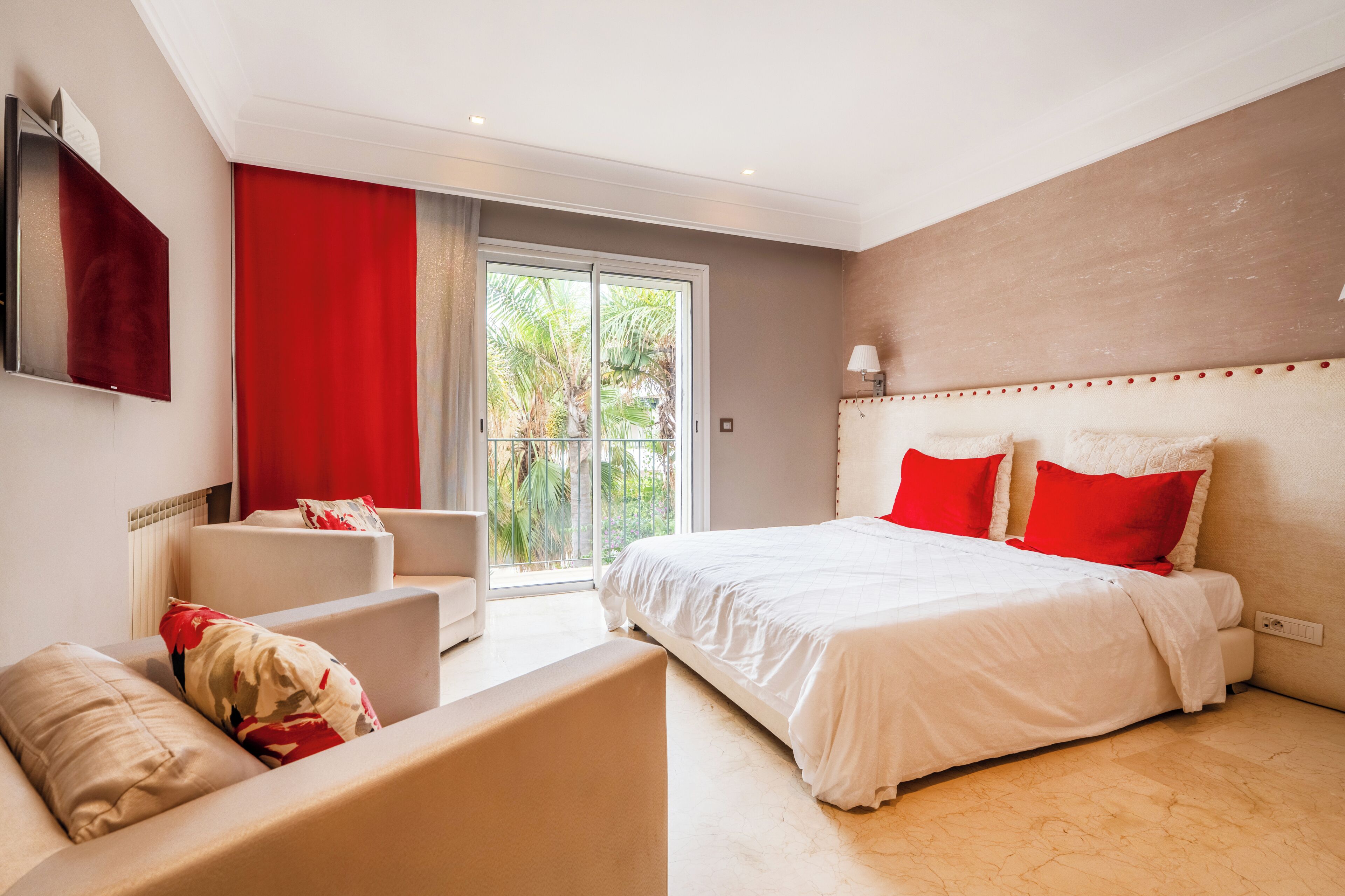 4 bedrooms, in-room safe, iron/ironing board, free WiFi