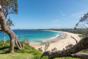 Beach - Mollymere | Ocean View Coastal Retreat (Mollymook Beach)