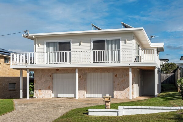 Exterior - Mollymere | Ocean View Coastal Retreat (Mollymook Beach)