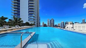 Pool - Serene High-Rise Escape with Ocean Views & Sunset (Honolulu)