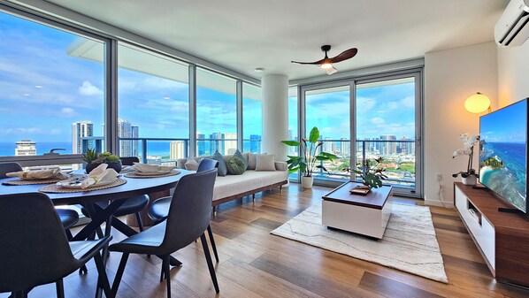 Living area - Serene High-Rise Escape with Ocean Views & Sunset (Honolulu)