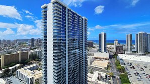 Exterior - Serene High-Rise Escape with Ocean Views & Sunset (Honolulu)