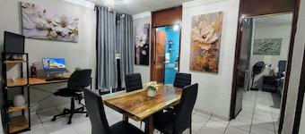Modern Apartment with 100% Air Conditioning • King-Size Beds