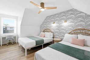 3 bedrooms, desk, iron/ironing board, travel cot - The Salty Palm-Pool-Hot Tub-Firepit-Gameroom (Silver Lake)