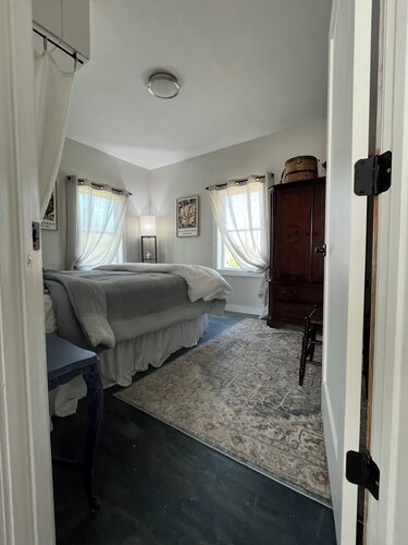 Lewiston Serene Cottage Upscale Stunning River View 2 bedroom, all amenities  AC