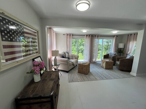 Lewiston Serene Cottage Upscale Stunning River View 2 bedroom, all amenities  AC