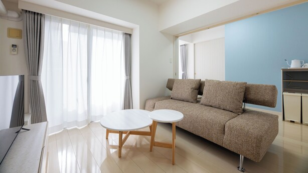 Superior-Apartment (603) | Wohnbereich | 40-Zoll-Flachbildfernseher mit Digitalempfang
