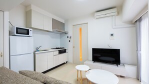 Superior-Apartment (603) | Wohnbereich | 40-Zoll-Flachbildfernseher mit Digitalempfang