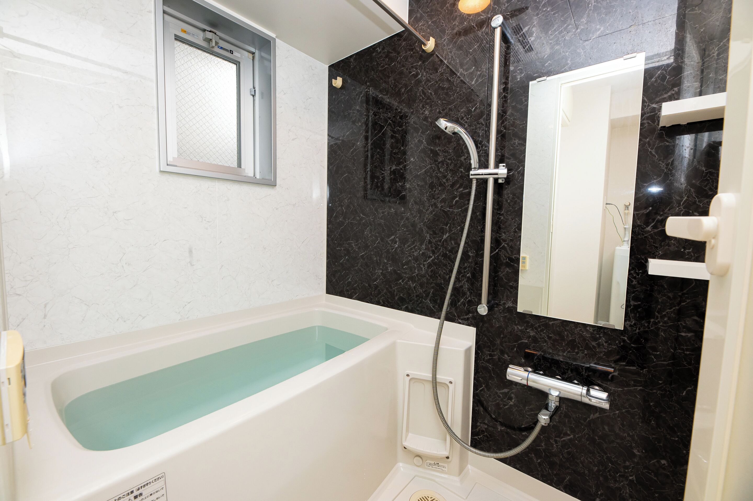 Superior Apartment (603) | Bathroom | Separate tub and shower, hair dryer, towels, shampoo