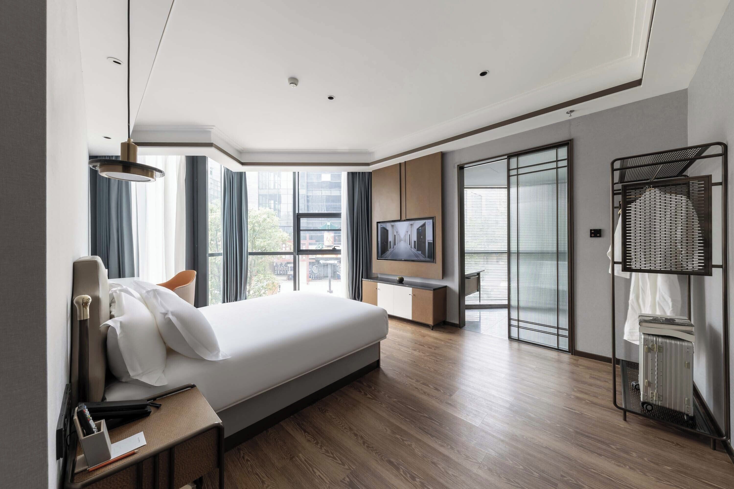 Business Double Room, City View | Laptop workspace, blackout drapes, soundproofing