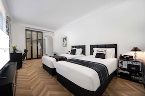 Superior Twin Room, City View | Laptop workspace, blackout curtains, soundproofing - Secluded Comfort City Resort Hotel (Hangzhou)