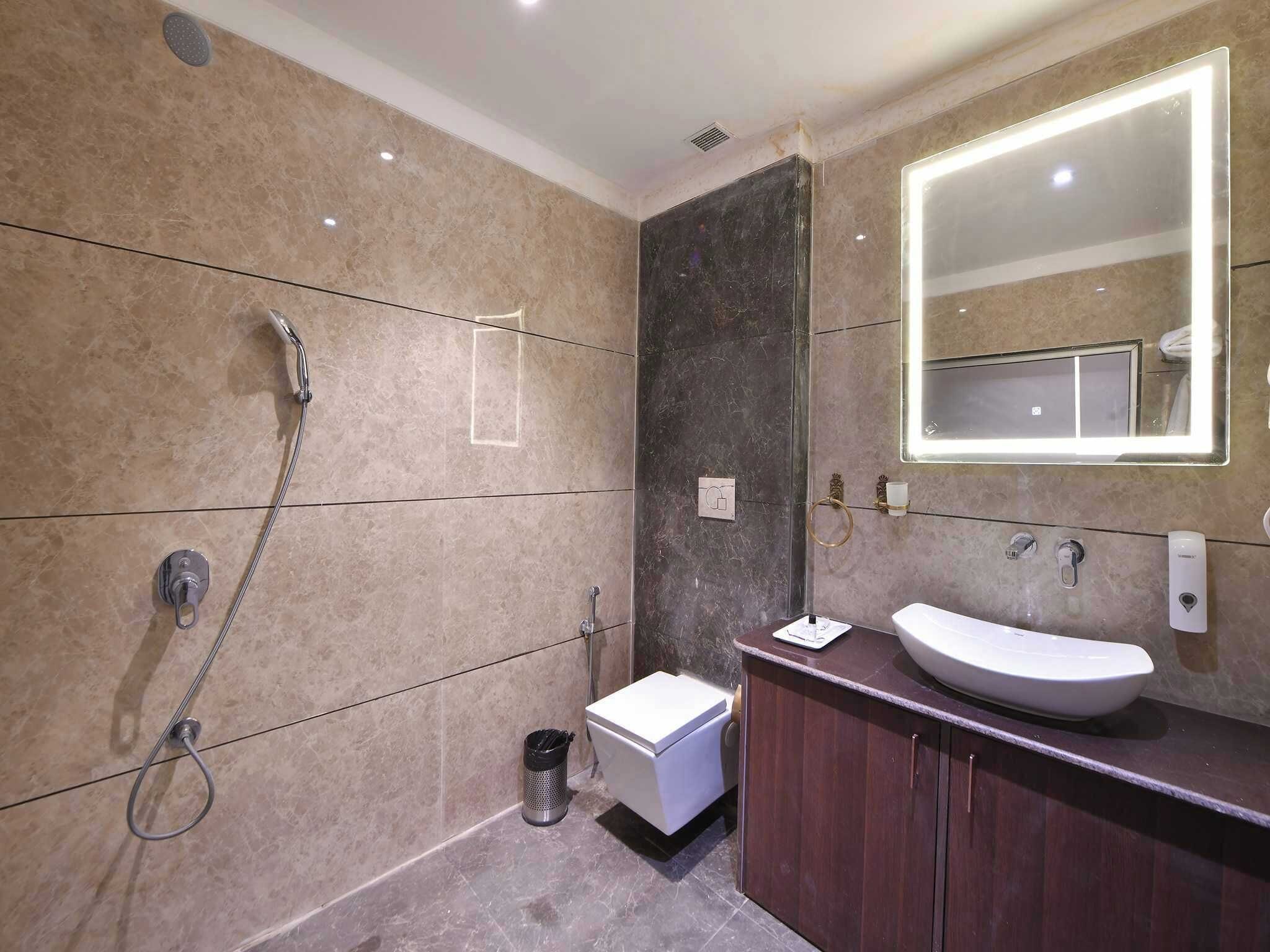 Towels, soap, shampoo, toilet paper