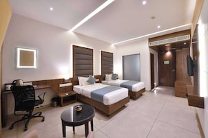 Escritorio, wifi gratis y ropa de cama 