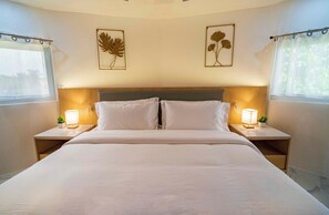 Chambre Confort Double ou avec lits jumeaux, patio, vue établissement | Wi-Fi gratuit