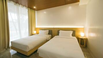 Cubrecamas, minibar y ropa de cama