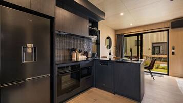 Coffee/tea maker, fridge, microwave, oven