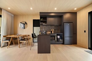 Dining - Modern Queenstown 2Bed Villa (Queenstown)