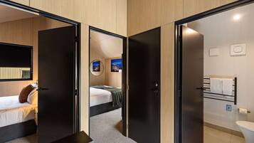 2 bedrooms, iron/ironing board, travel cot, WiFi