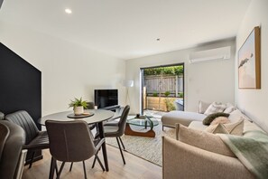TV - Prime Location with mountain views (Queenstown)