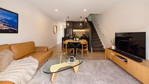 Unclassified image, 5 of 29, button - Prime Location with mountain views (Queenstown)