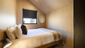2 bedrooms, iron/ironing board, travel cot, WiFi