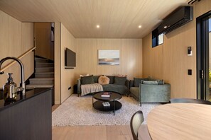 TV, stereo - Luxury Queenstown 2Bed Villa (Queenstown)