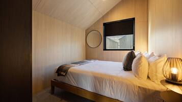2 bedrooms, iron/ironing board, travel cot, WiFi