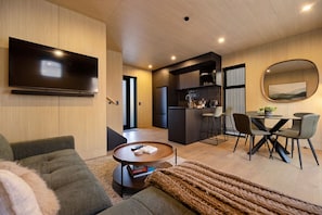 TV, stereo - Luxury Queenstown 2Bed Villa (Queenstown)