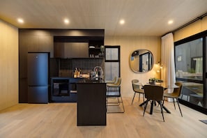 Coffee/tea maker, fridge, microwave, oven - Luxury Queenstown 2Bed Villa (Queenstown)