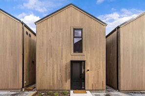 Unclassified image, 5 of 16, button - Mountain View Retreat with Private Parking (Queenstown)
