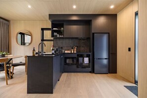 Unclassified image, 3 of 16, button - Prime Location, best value in Queenstown (Queenstown)