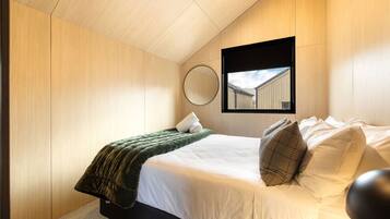2 bedrooms, iron/ironing board, travel cot, WiFi