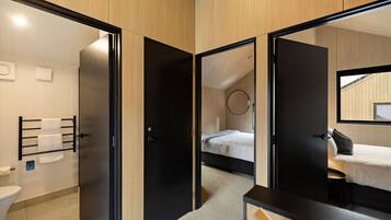 Iron/ironing board, travel crib, WiFi, bed sheets