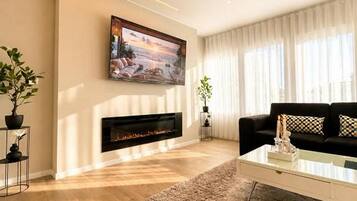TV, fireplace