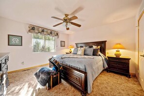 3 bedrooms, desk, travel cot, WiFi