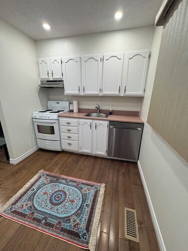 Modern Ottawa Suite | Private Entrance & Free Parking