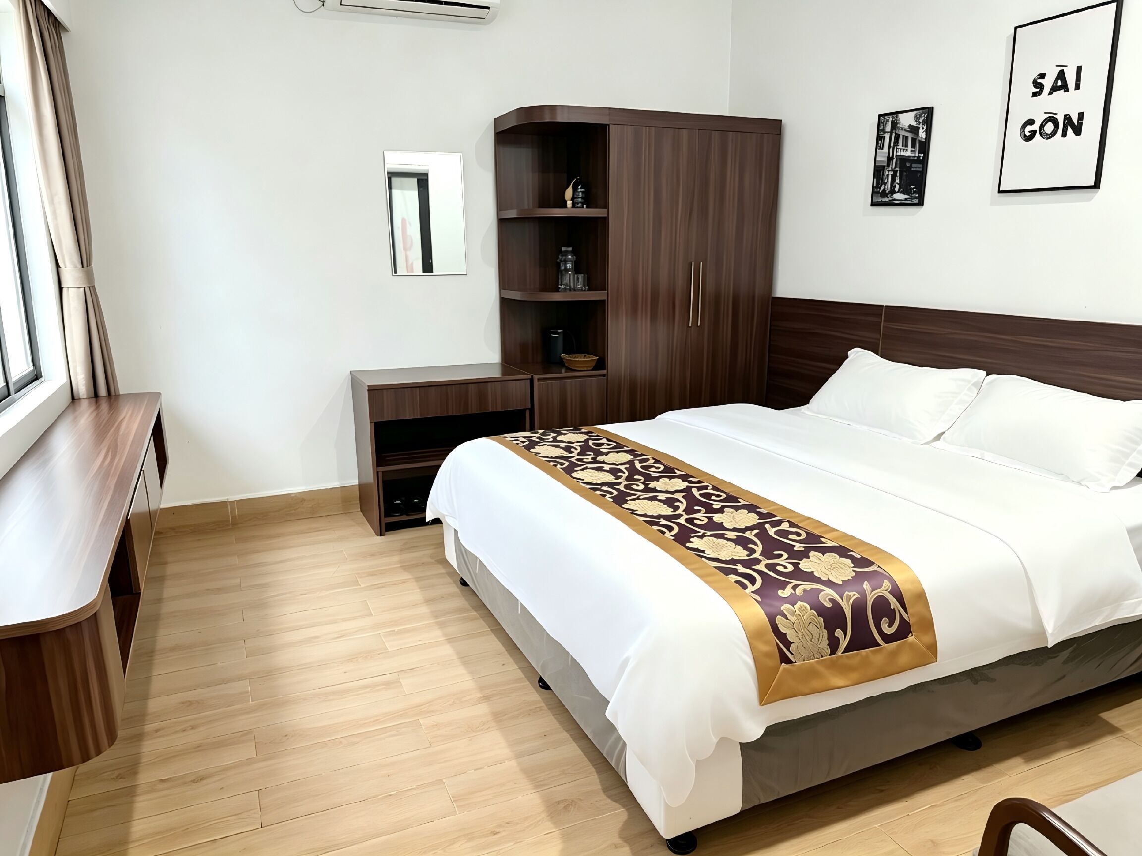 WiFi (free), bed sheets