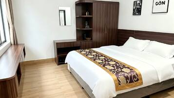 WiFi (free), bed sheets