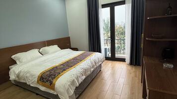 Classic Single Room, Balcony, Lake View | WiFi (free)
