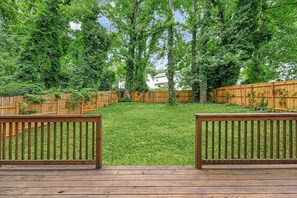 Property grounds - 3-bedroom house in pleasant Atlanta, Conveniently located on E kirkwood (Atlanta)
