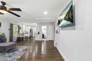 Smart TV - 3-bedroom house in pleasant Atlanta, Conveniently located on E kirkwood (Atlanta)