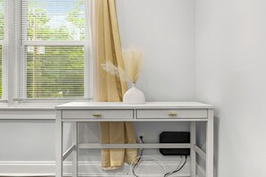 Interior - 3-bedroom house in pleasant Atlanta, Conveniently located on E kirkwood (Atlanta)