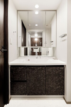 Suite, City View | Bathroom | Free toiletries, hair dryer, towels, soap - Morikoya Hotel (Taito City)