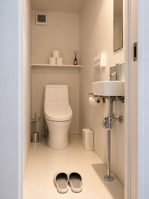 Luxury House, Ocean View | Bathroom - Cliff House MORAI (Ishikari)