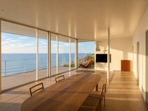 Luxury House, Ocean View | Dining - Cliff House MORAI (Ishikari)