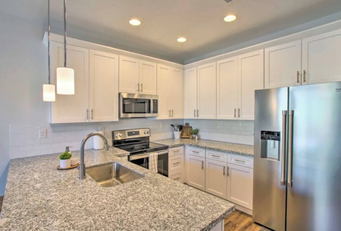 Microwave, dishwasher, cookware/dishes/utensils, dining table