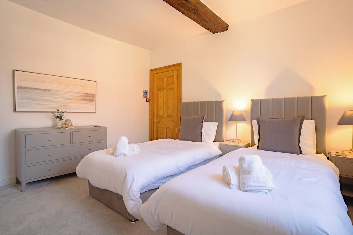 6 bedrooms, Internet, bed sheets